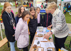 a-science-club-activity-as-part-of-the-engie-project