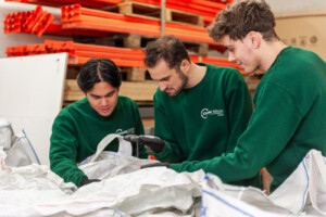 Cirular Silicon Lars Krüger (CTO; R&D and production), Julian Pudack (CEO; Business Development, Fundraising & Sales), Duy Minh Pham (Administration & Finance) here they’re doing the quality assessment of the separated glass fraction